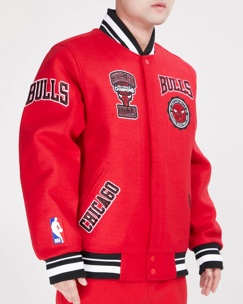 PRO STANDARD CHICAGO BULLS CREST EMBLEM RIB WOOL VARSITY JACKET (RED/BLACK)