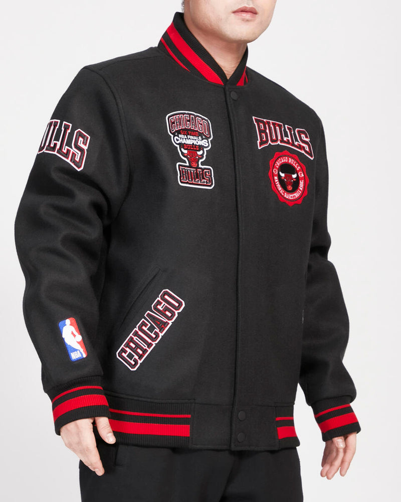 PRO STANDARD CHICAGO BULLS CREST EMBLEM RIB WOOL VARSITY JACKET (BLACK/RED/BLACK)