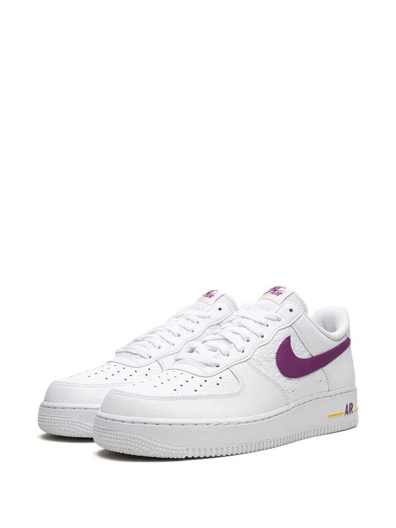 NIKE AIR FORCE 1 LOW EMB RETURNS IN BOLD BERRY